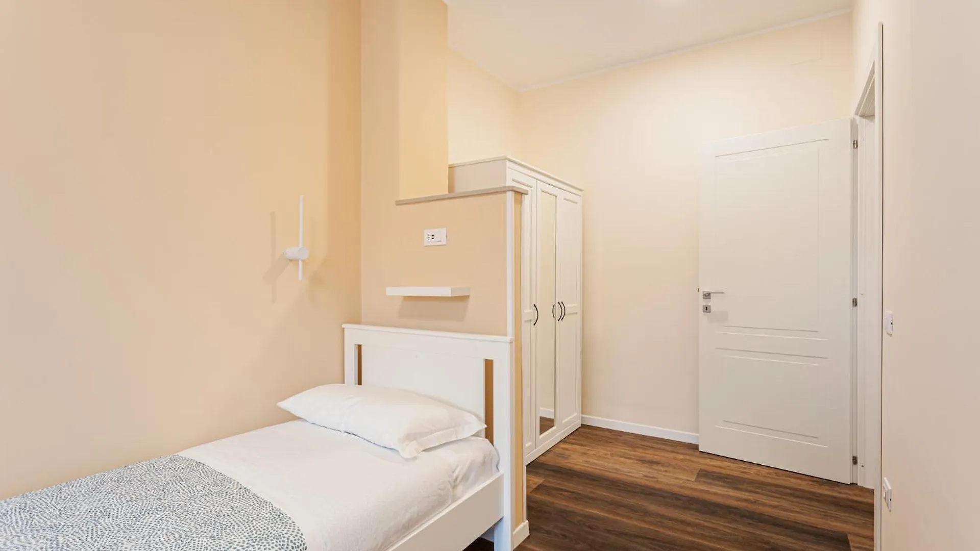 Apartment Prati Grabau Comfort 3 Rooms Apt Rome Italy